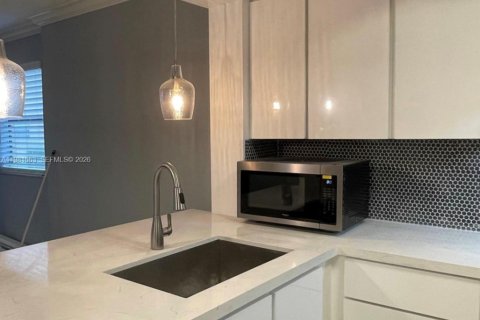 Condo in Fort Lauderdale, Florida, 2 bedrooms  № 2042971 - photo 7