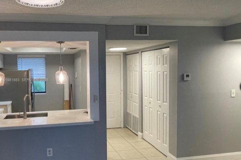 Condo in Fort Lauderdale, Florida, 2 bedrooms  № 2042971 - photo 8