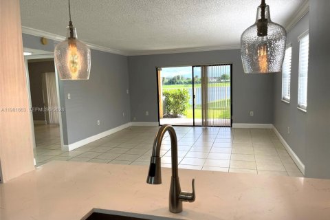 Condo in Fort Lauderdale, Florida, 2 bedrooms  № 2042971 - photo 3