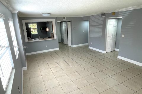 Condo in Fort Lauderdale, Florida, 2 bedrooms  № 2042971 - photo 11