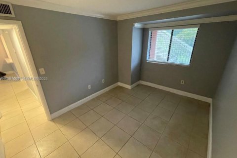 Condo in Fort Lauderdale, Florida, 2 bedrooms  № 2042971 - photo 15