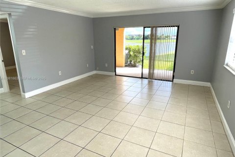 Condo in Fort Lauderdale, Florida, 2 bedrooms  № 2042971 - photo 12