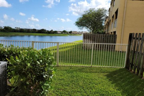 Condo in Fort Lauderdale, Florida, 2 bedrooms  № 2042971 - photo 19