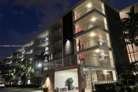 Condominio en venta en Hollywood, Florida, 2 dormitorios, 92.16 m2 № 2042399 - foto 28