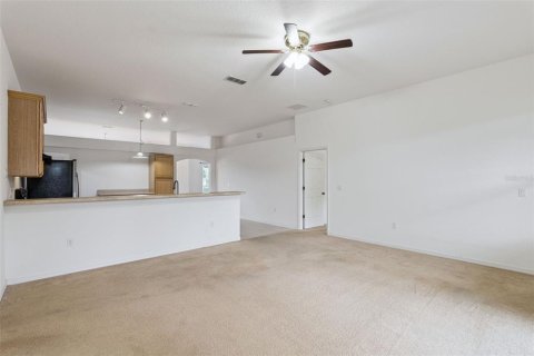 House in Deltona, Florida 4 bedrooms, 196.21 sq.m. № 2394226 - photo 17