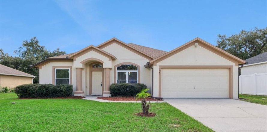 House in Deltona, Florida 4 bedrooms, 196.21 sq.m. № 2394226