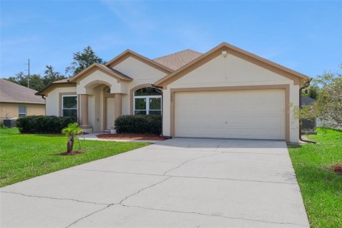 House in Deltona, Florida 4 bedrooms, 196.21 sq.m. № 2394226 - photo 5