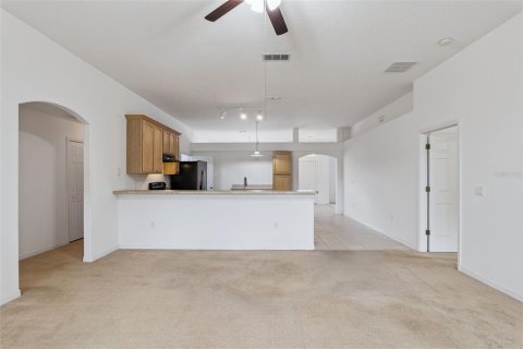 House in Deltona, Florida 4 bedrooms, 196.21 sq.m. № 2394226 - photo 18