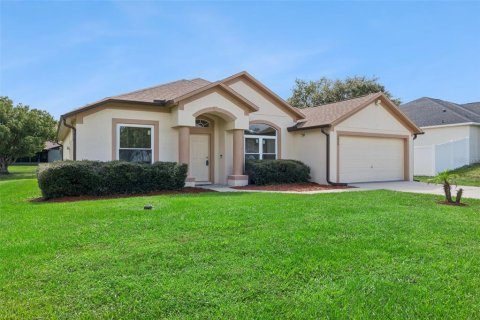 House in Deltona, Florida 4 bedrooms, 196.21 sq.m. № 2394226 - photo 2