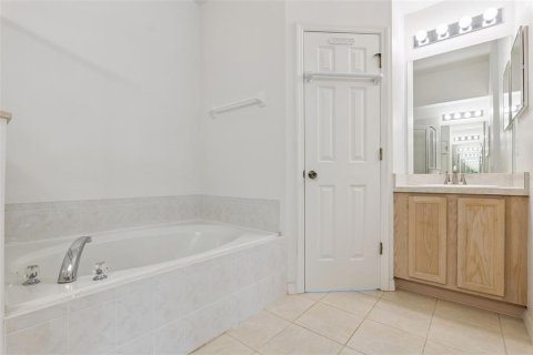 House in Deltona, Florida 4 bedrooms, 196.21 sq.m. № 2394226 - photo 26