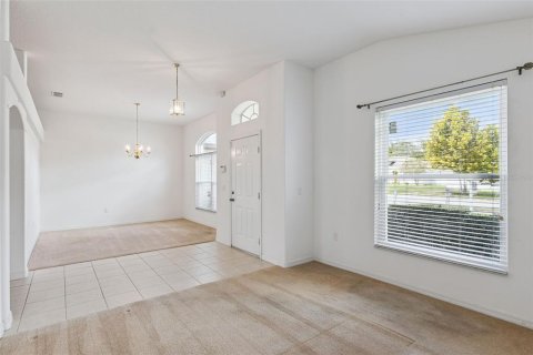 House in Deltona, Florida 4 bedrooms, 196.21 sq.m. № 2394226 - photo 8