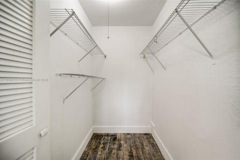 Снять в аренду виллу или дом в Майами, Флорида 4 спальни, 167.22м2, № 1965152 - фото 20