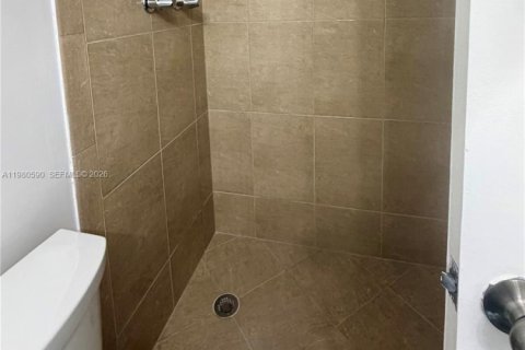 Apartamento en alquiler en Miami, Florida, 2 dormitorios, 93.65 m2 № 2043841 - foto 20