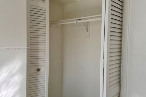 Apartamento en alquiler en Miami, Florida, 2 dormitorios, 93.65 m2 № 2043841 - foto 12