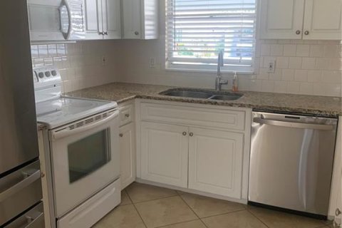 Снять в аренду виллу или дом в Сарасота, Флорида 2 спальни, 137.5м2, № 1777076 - фото 23