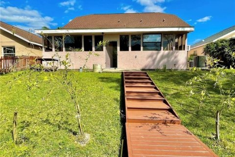 House in Brandon, Florida 4 bedrooms, 274.06 sq.m. № 1552712 - photo 4