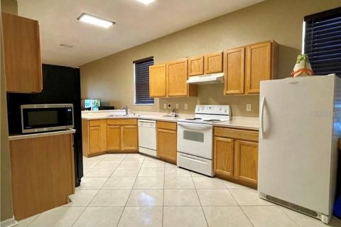 House in Brandon, Florida 4 bedrooms, 274.06 sq.m. № 1552712 - photo 11