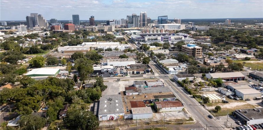 Immobilier commercial à Orlando, Floride 2392.88 m2 № 1919916