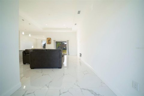 Casa en venta en Lehigh Acres, Florida, 3 dormitorios, 168.9 m2 № 1523446 - foto 5