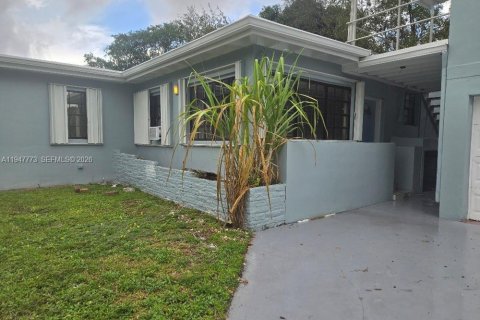 Villa ou maison à vendre à Miami, Floride: 4 chambres, 141.3 m2 № 2004030 - photo 11