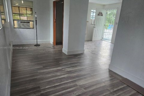 Villa ou maison à vendre à Miami, Floride: 4 chambres, 141.3 m2 № 2004030 - photo 8