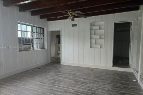 Villa ou maison à vendre à Miami, Floride: 4 chambres, 141.3 m2 № 2004030 - photo 3