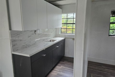 Villa ou maison à vendre à Miami, Floride: 4 chambres, 141.3 m2 № 2004030 - photo 4