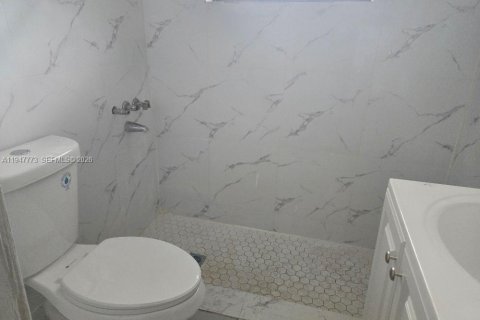 Villa ou maison à vendre à Miami, Floride: 4 chambres, 141.3 m2 № 2004030 - photo 9