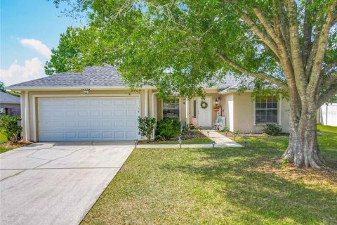 House in Orlando, Florida 3 bedrooms, 132.57 sq.m. № 1655038 - photo 1