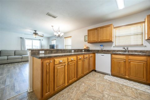 House in Alachua, Florida 3 bedrooms, 130.99 sq.m. № 1680623 - photo 7