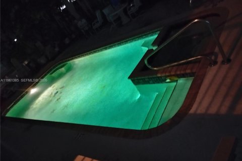 Villa ou maison à louer à Pompano Beach, Floride: 355.35 m2 № 2023915 - photo 5