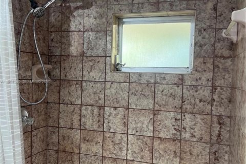 Villa ou maison à louer à Pompano Beach, Floride: 355.35 m2 № 2023915 - photo 8