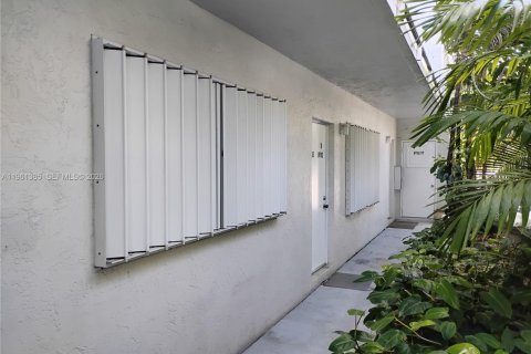 Villa ou maison à louer à Pompano Beach, Floride: 355.35 m2 № 2023915 - photo 3