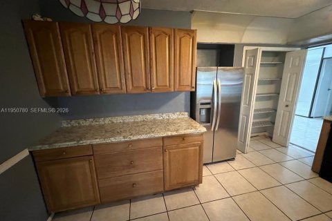 Casa en venta en Sunrise, Florida, 5 dormitorios, 126.35 m2 № 2027076 - foto 6