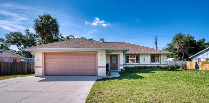 House in Venice, Florida 3 bedrooms, 159.51 sq.m. № 2102968