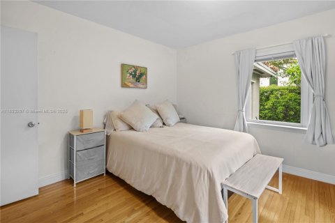 House in Coral Gables, Florida 2 bedrooms, 126.53 sq.m. № 1946542 - photo 24