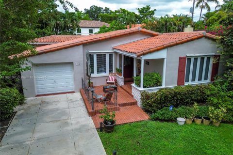 House in Coral Gables, Florida 2 bedrooms, 126.53 sq.m. № 1946542 - photo 2