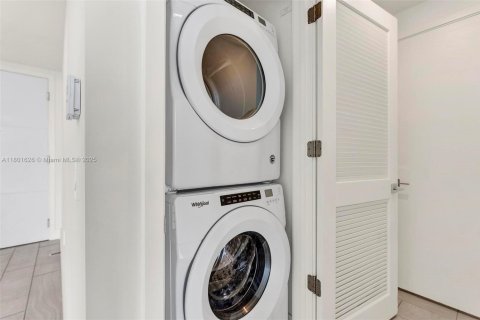 Copropriété à louer à Sunrise, Floride: 2 chambres, 85.47 m2 № 1957391 - photo 26