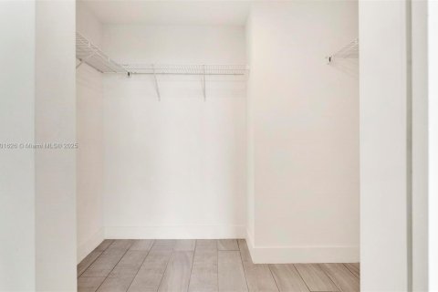 Copropriété à louer à Sunrise, Floride: 2 chambres, 85.47 m2 № 1957391 - photo 12