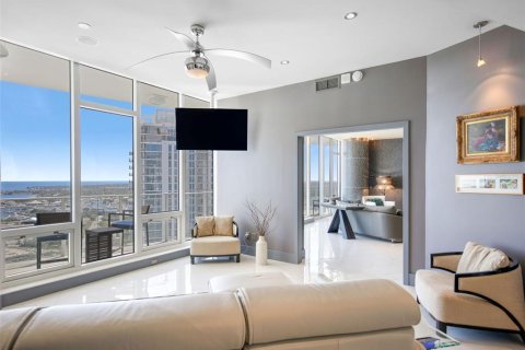 Condominio en venta en Saint Petersburg, Florida, 2 dormitorios, 218.69 m2 № 1911420 - foto 15