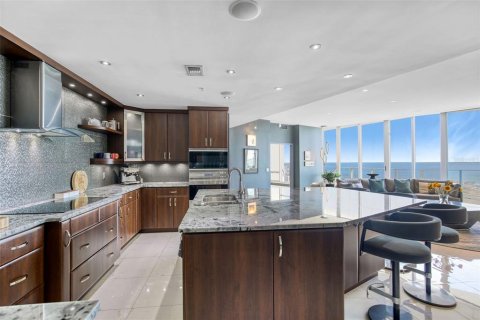 Condominio en venta en Saint Petersburg, Florida, 2 dormitorios, 218.69 m2 № 1911420 - foto 10