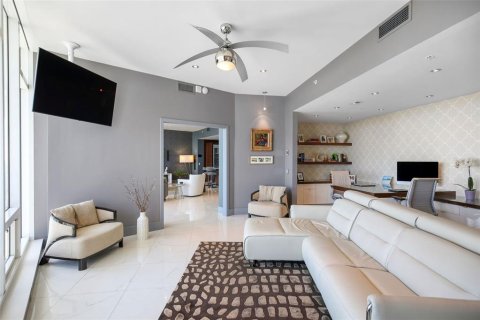 Condominio en venta en Saint Petersburg, Florida, 2 dormitorios, 218.69 m2 № 1911420 - foto 18