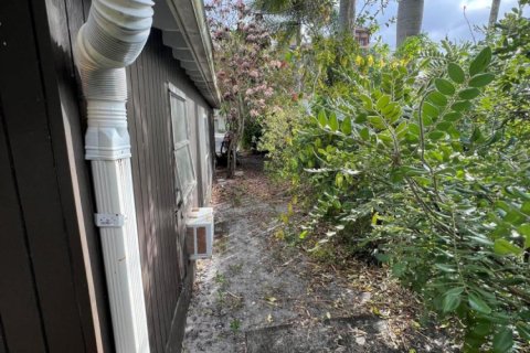 House in Boca Raton, Florida 2 bedrooms, 161.46 sq.m. № 1005189 - photo 1