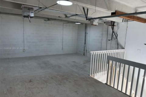 Immobilier commercial à vendre à Miami, Floride № 2017505 - photo 10
