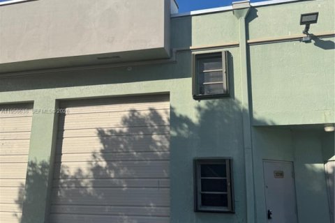 Immobilier commercial à vendre à Miami, Floride № 2017505 - photo 2