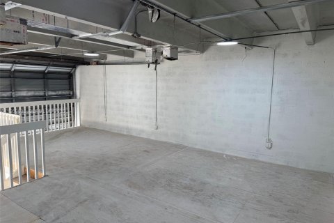 Immobilier commercial à vendre à Miami, Floride № 2017505 - photo 11