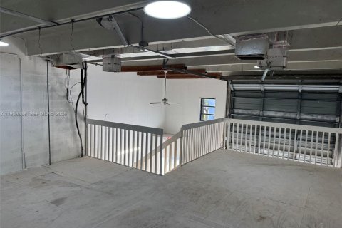 Immobilier commercial à vendre à Miami, Floride № 2017505 - photo 9