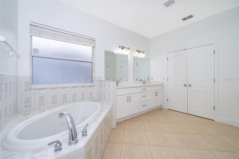 House in Orlando, Florida 3 bedrooms, 171.59 sq.m. № 1618115 - photo 26