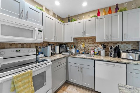 Commercial property in Daytona Beach, Florida 6 bedrooms, 298.59 sq.m. № 1849567 - photo 23