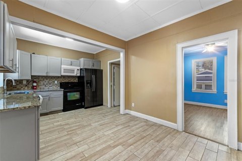 Commercial property in Daytona Beach, Florida 6 bedrooms, 298.59 sq.m. № 1849567 - photo 11